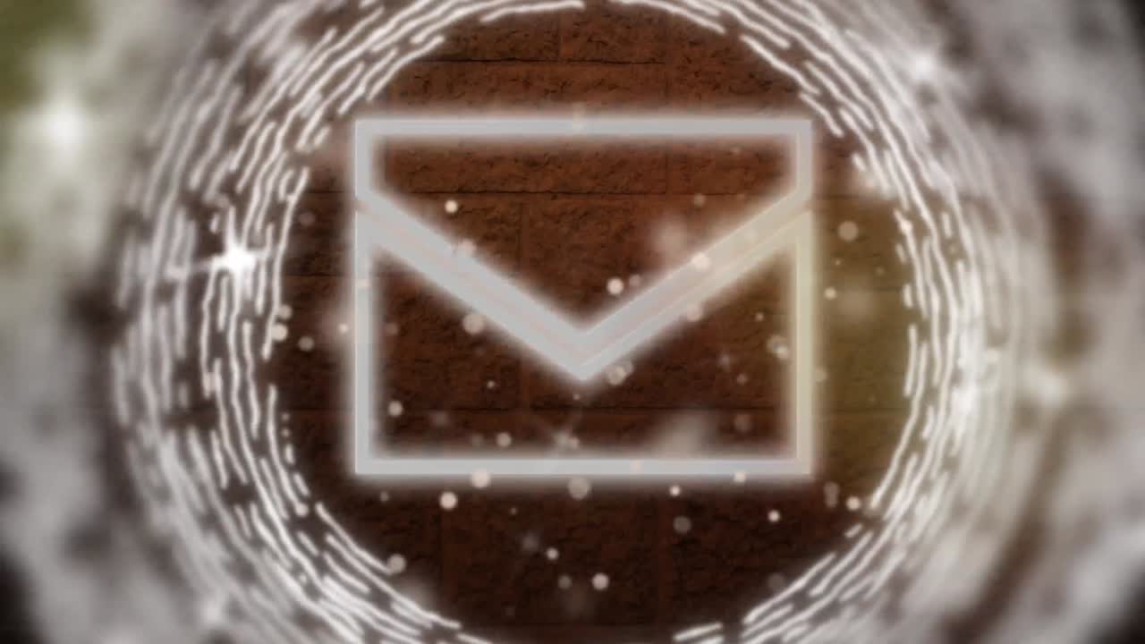 animación digital de senderos de luz giratorios sobre el icono del mensaje de neón contra la pared de ladrillo