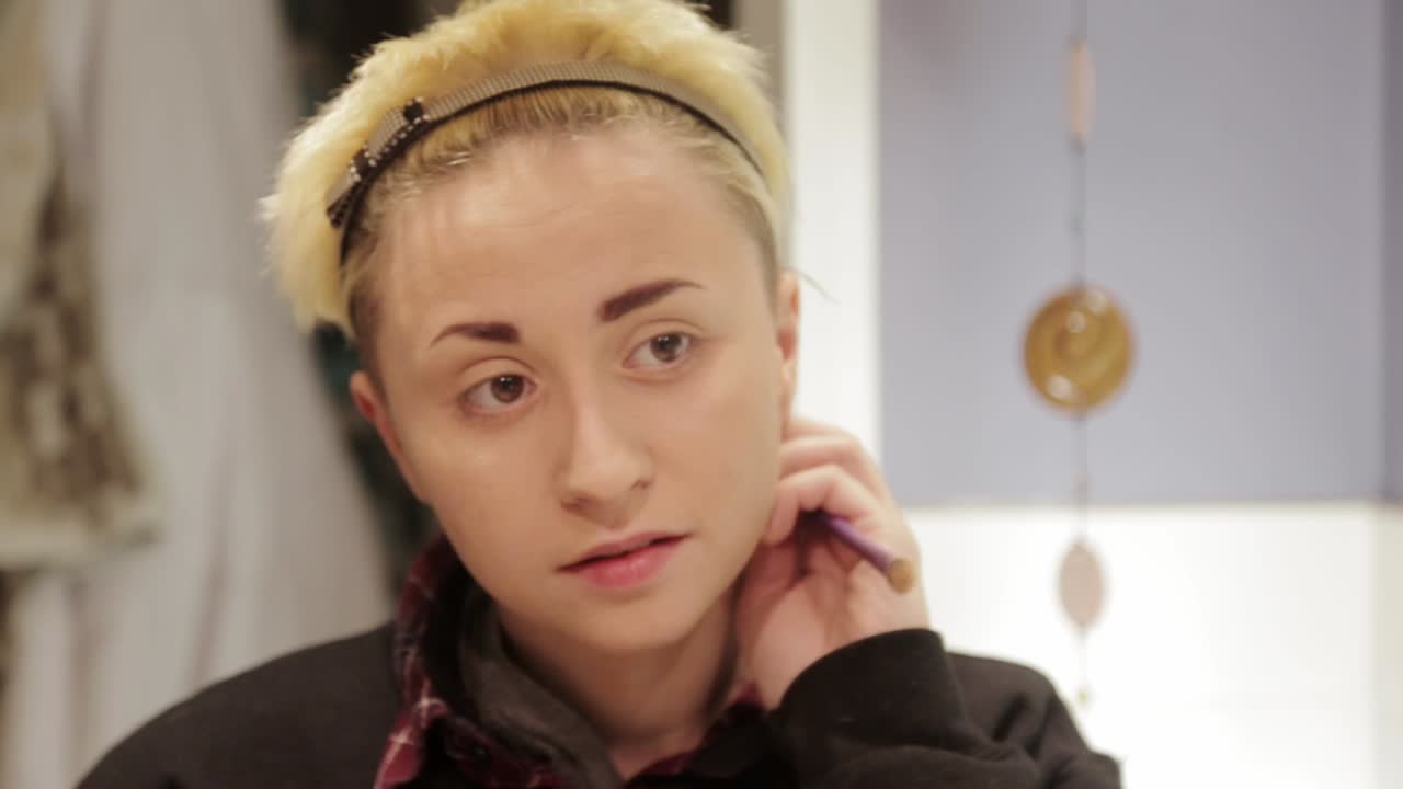 하이라이트는 광대뼈와 코에 적용됩니다.