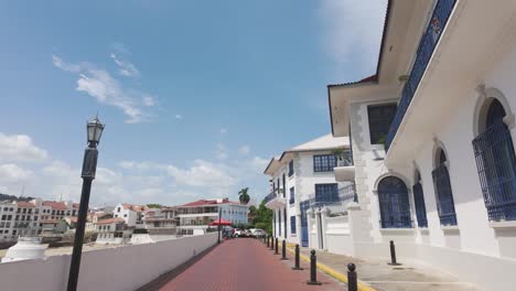 Colorful-colonial-buildings-under-a-clear-blue-sky-in-Panama-City's-Casco-Viejo