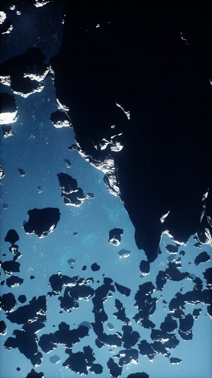 위험한 우주 바위들의 거대한 군집이 우주 안개의 중간에 수직으로