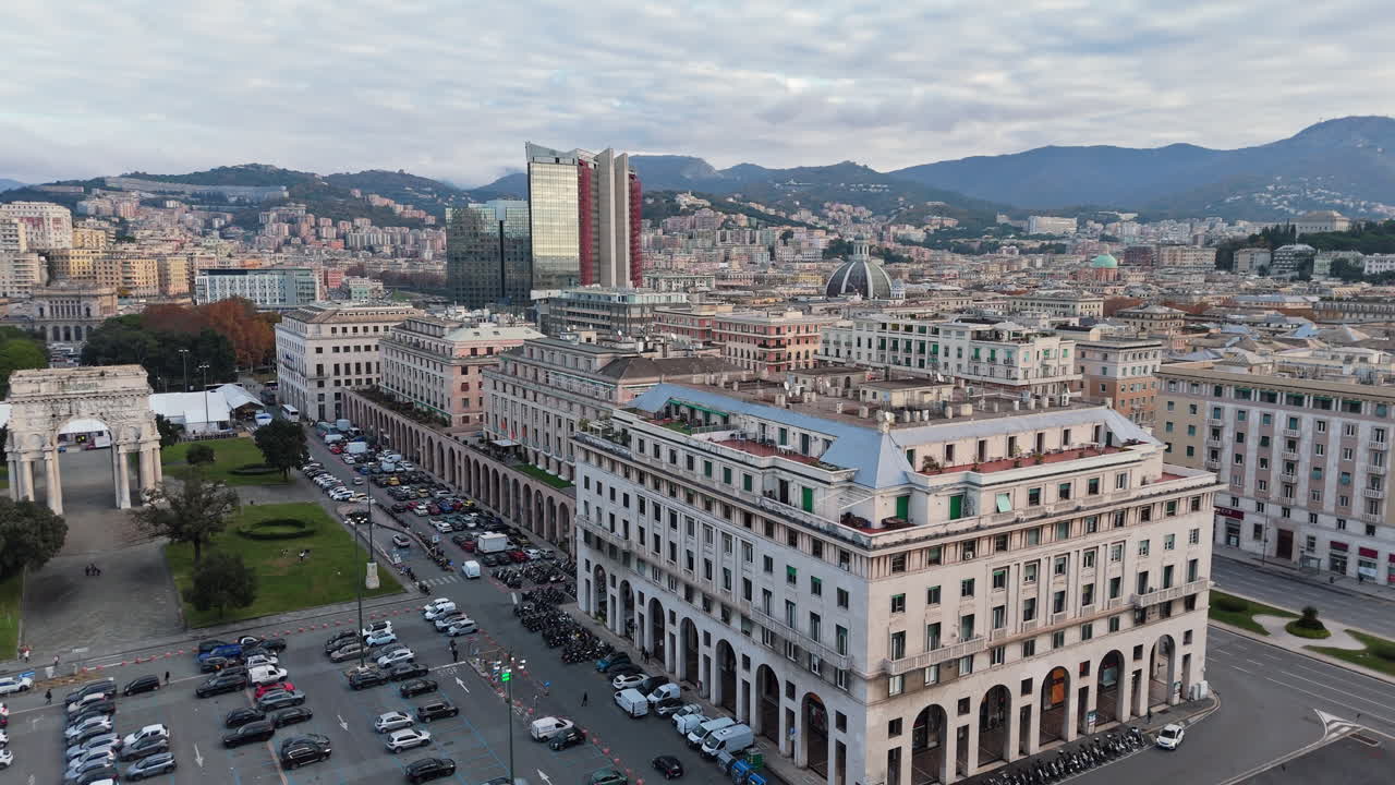 Vista aerea del centro di Genova e di Piazza della Vittoria in Italia