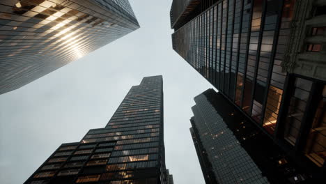 Looking-directly-up-at-the-skyline-of-the-financial-district