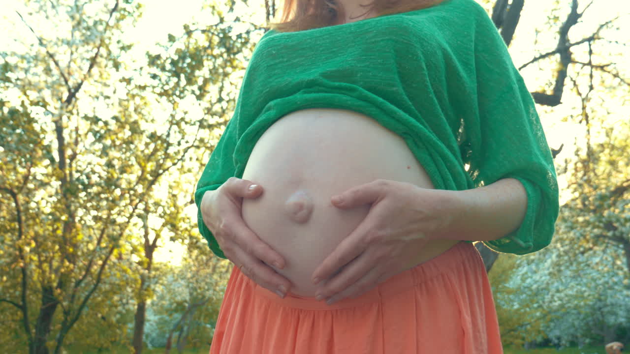 Lei ama e si prende cura del suo futuro bambino
