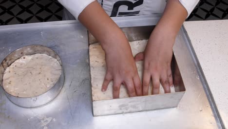 Focaccia-Teig-Von-Hand-Zubereiten