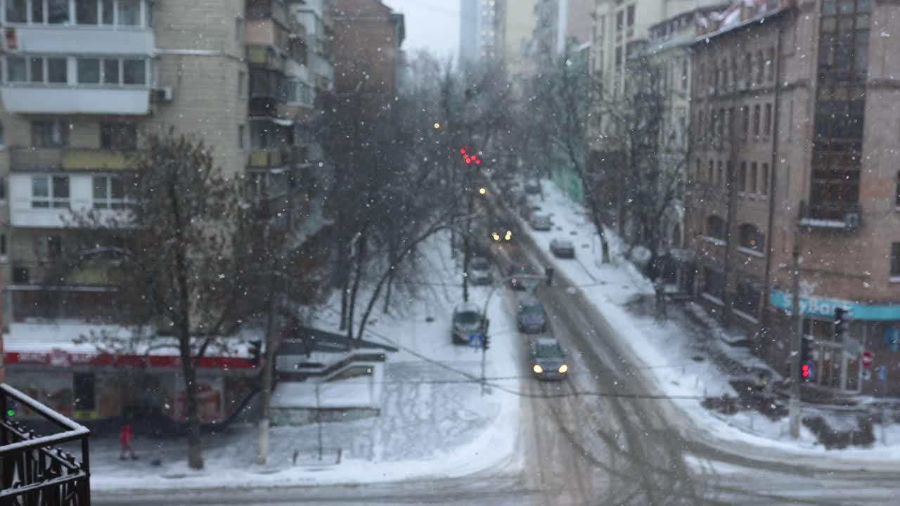 눈 인 도시 거리 풍경