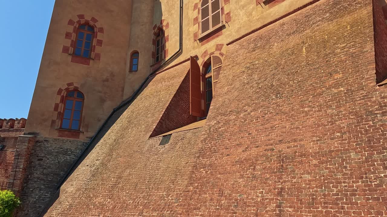 바로로의 역사적인 성의 상세한 모습