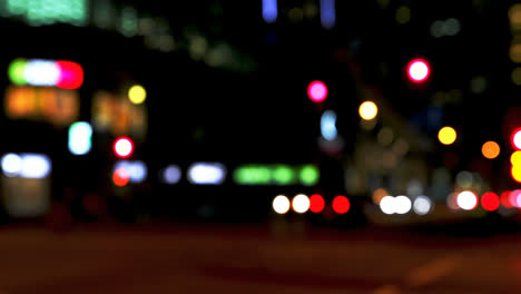 Bokeh-Colorido-De-Luces-De-Auto-En-La-Calle-Por-La-Noche-4k