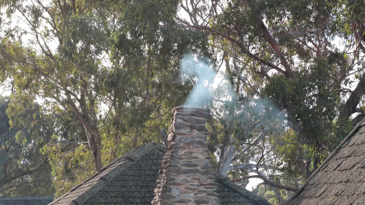 발라라트 의 굴 에서 나오는 연기