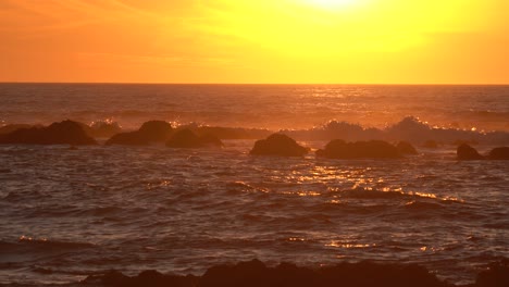 el atardecer costero de la bahía de monterey 4k