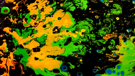 tinta de acuarela amarilla, verde y negra en agua de aceite negra. protector de pantalla de tendencias frescas.