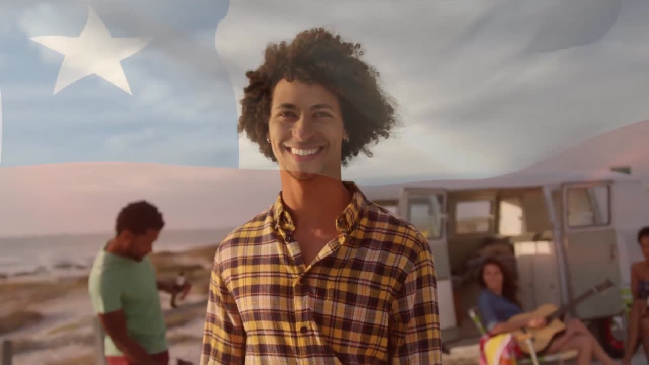 анимация размахивания флагом чили над группой разнообразных друзей на пляже