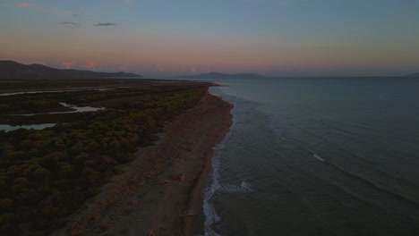 Parque-Nacional-Maremma-Hermoso-Cielo-Panorámico-Al-Atardecer-En-Toscana,-Italia