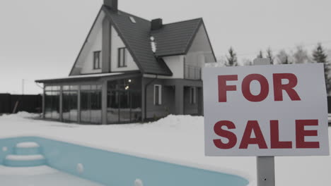 For-sale-banner-on-a-house