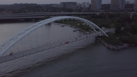 Puente-De-Arco-Pan-Of-Humber-Bay-En-Toronto