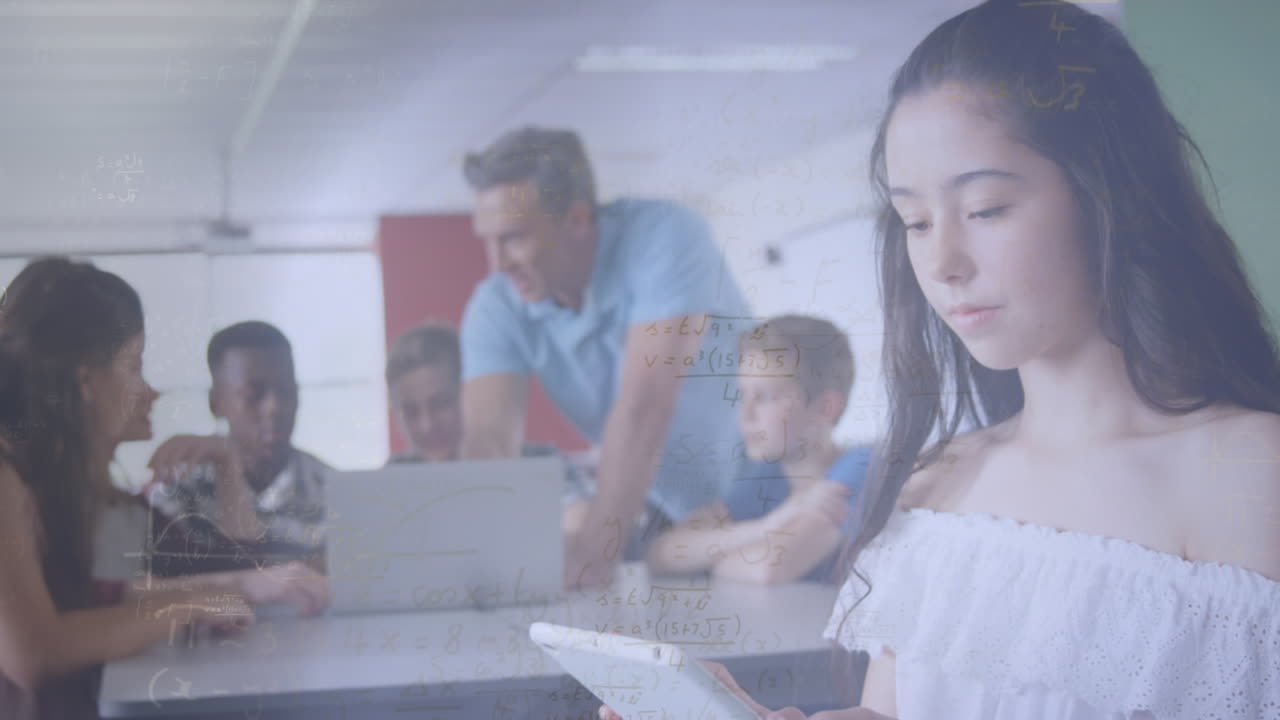 수학 방정식의 애니메이션을 남성 교사와 함께 다양한 학교 학생들에게