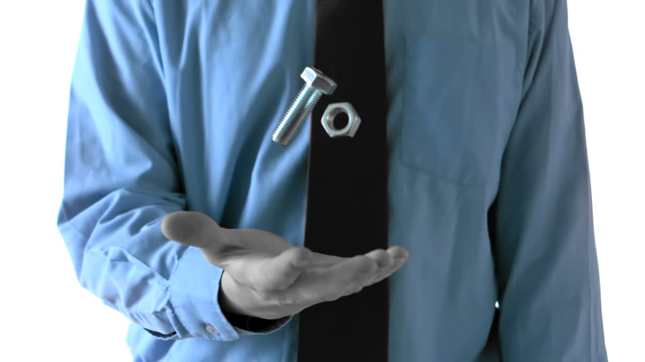 스크루와 볼트를 던지는 사람