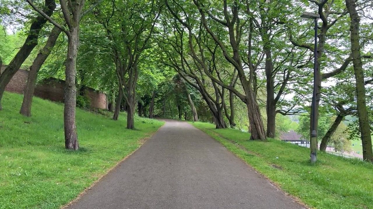 Vista del Forest Recreation Ground a Nottingham, un grande parco aperto vicino a Forest Fields, Mapperley Park, Arboretum e Hyson Green nelle East Midlands, Inghilterra.