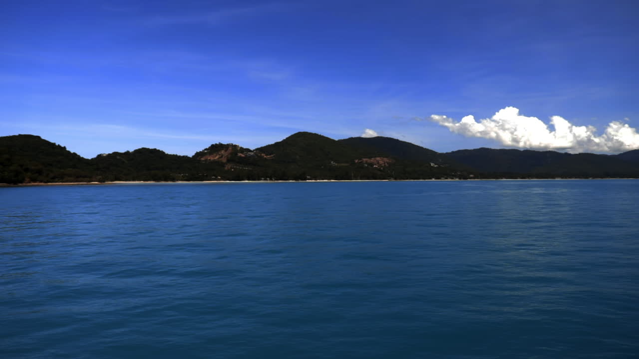 바다에서 바다, 섬, 하늘을 바라보다