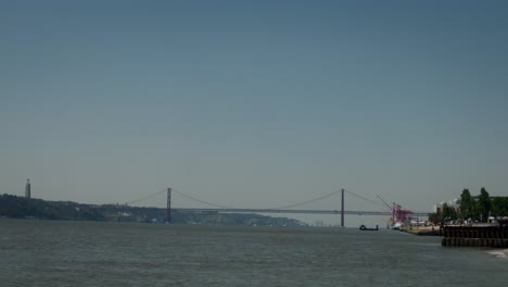 puente del 25 de abril en lisboa, portugal