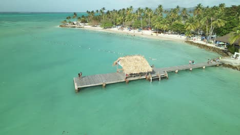 Absteigende-Antenne-Des-Pigeon-Point-Heritage-Park-Auf-Der-Karibischen-Insel-Tobago