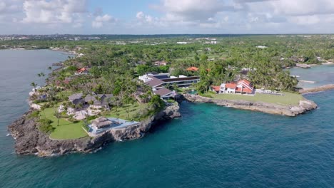 Vista-Aérea-De-La-Romana-Villas-De-Lujo-Y-Resorts-De-Playa-En-Verano-En-República-Dominicana