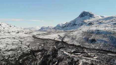 Szenische-Antenne-Einer-Schneebedeckten-Berglandschaft