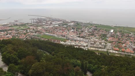 Iglesia-Icónica-En-La-Cima-De-La-Montaña,-Viana-Do-Castelo;-Aéreo