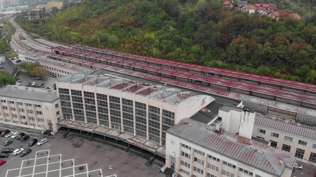 Luftaufnahme: Bahnhof Sarajevo in Bosnien und Herzegowina