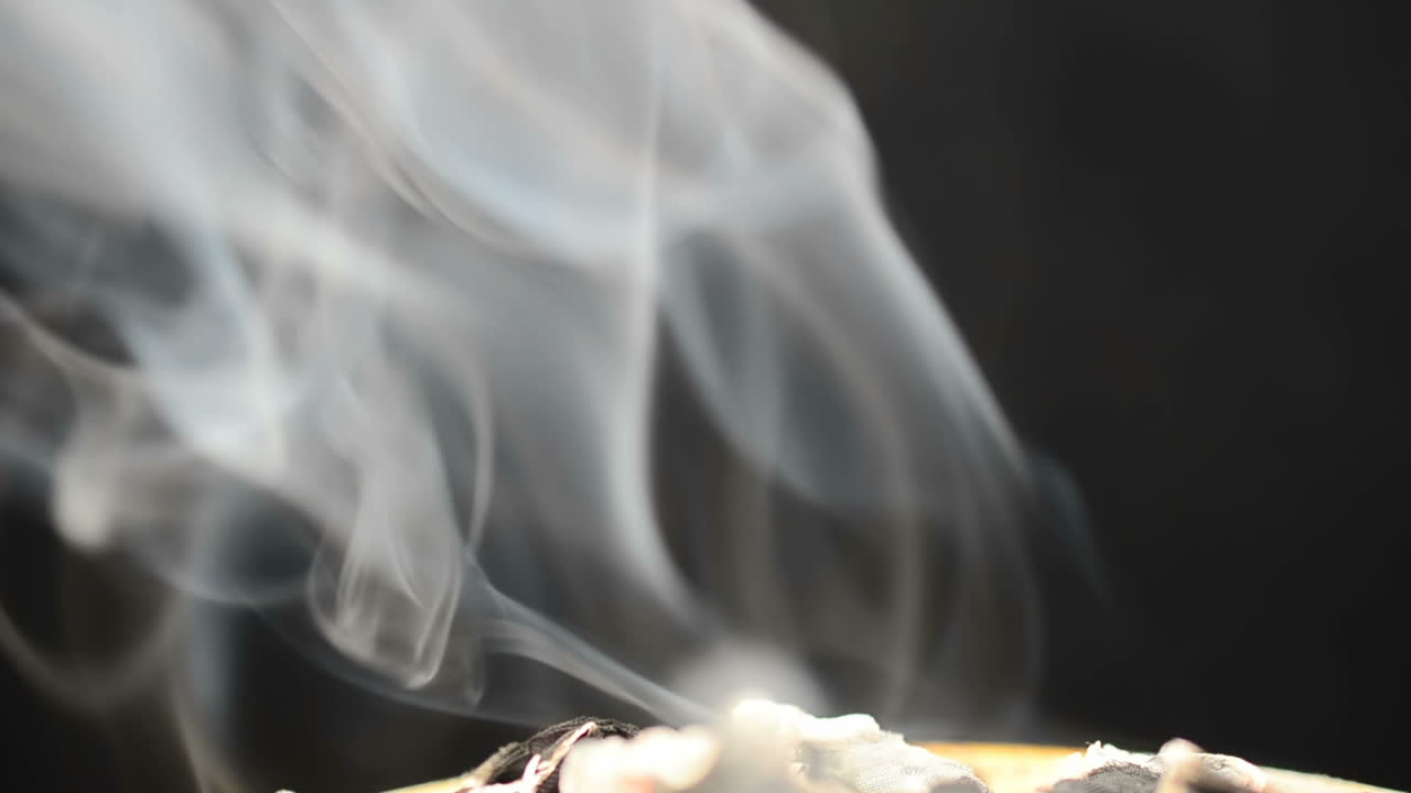 Slowmotion. Røgmønstre. Interessante røgfigurer