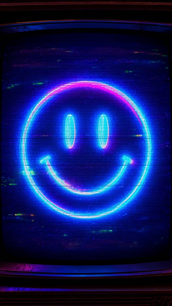 Una faccina sorridente al neon luminosa si staglia su uno sfondo astratto scuro con rumore digitale, linee di scansione e un'illuminazione retrò vivida, creando un effetto giocoso