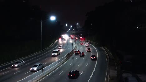 Tráfico-De-Vehículos-En-La-Avenida-&#39;23-De-Maio&#39;-En-La-Ciudad-De-Sao-Paulo,-Por-La-Noche
