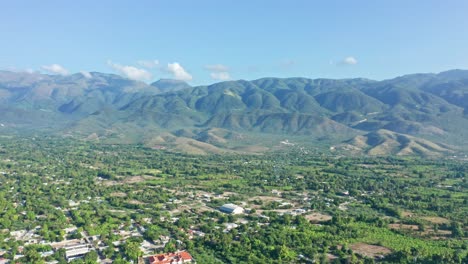 neiba o neyba ciudad y montaña al fondo