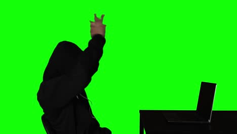 el hacker tiene éxito en robar información secreta.