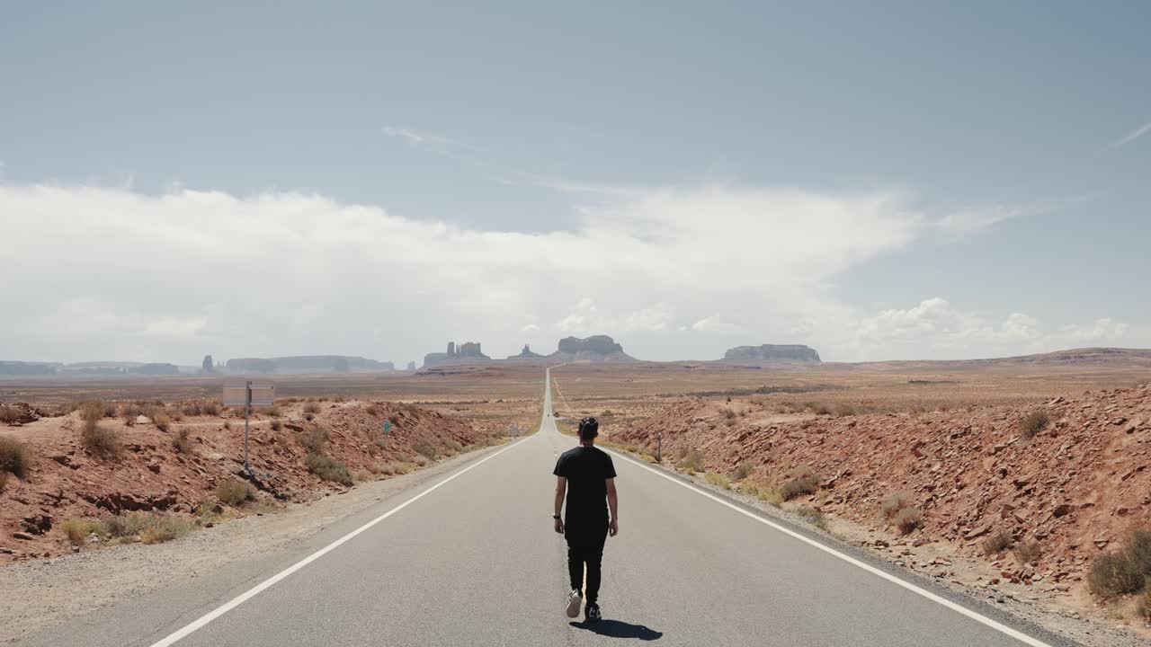 A man walking on the road at Forrest Gump Point with Monument Valley in the background.

Shot in 4K with Sony A7S III and Dji RS2.