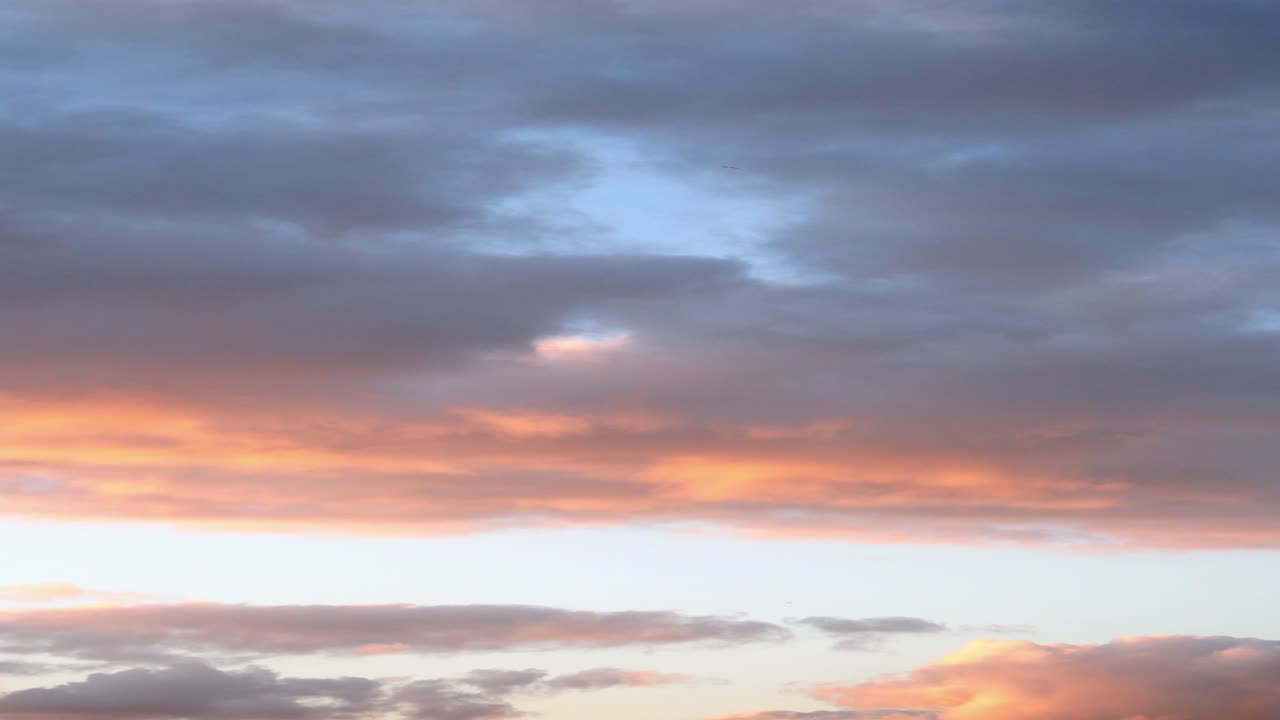 해가 지는 구름 풍경