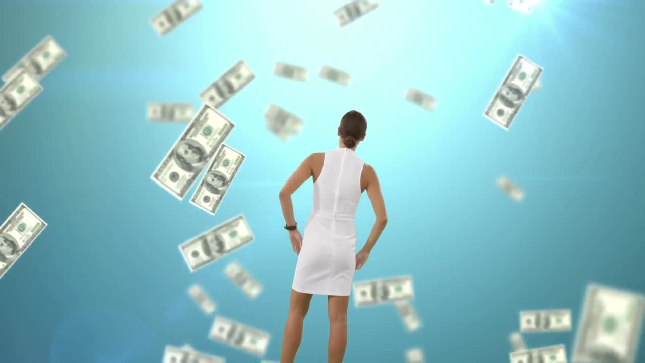 una mujer de negocios mirando al cielo.