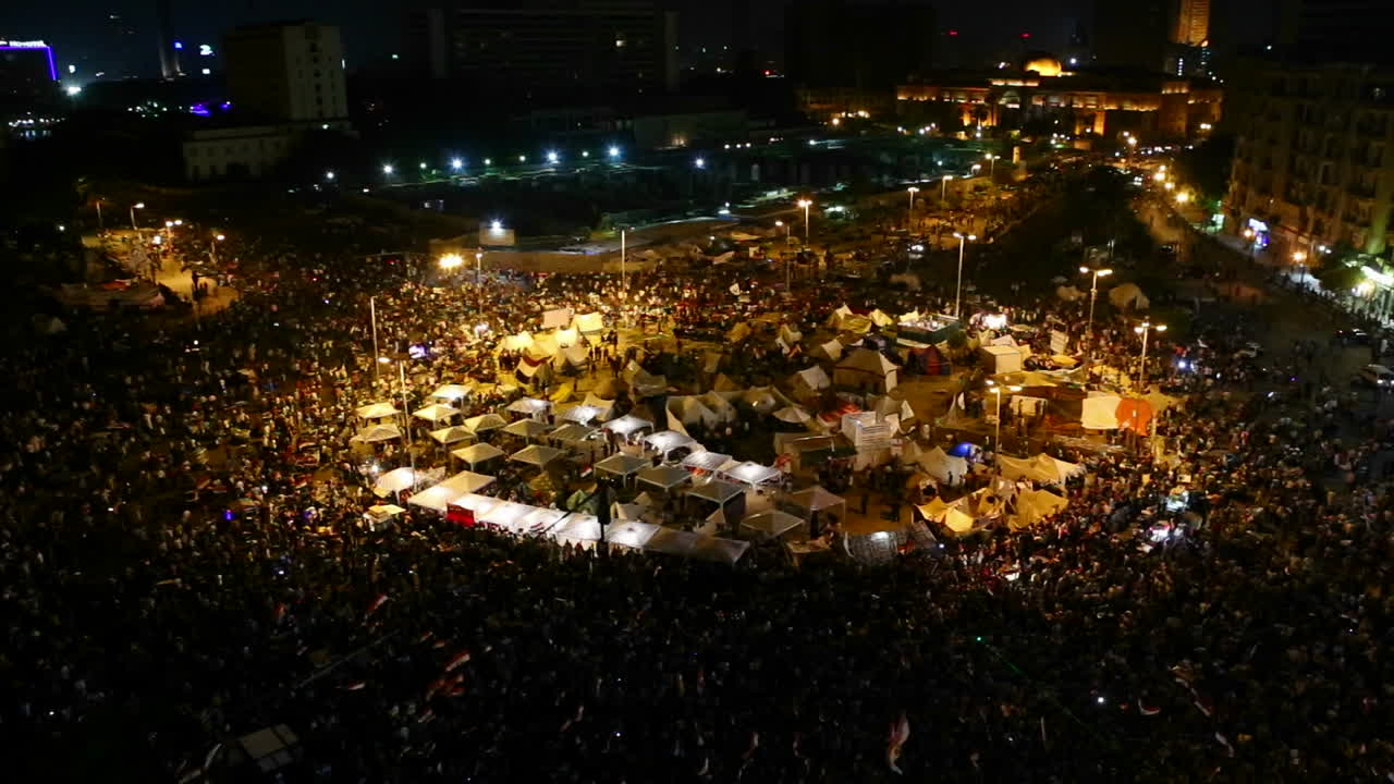 vista aérea de los manifestantes en la plaza tahrir en el cairo egipto