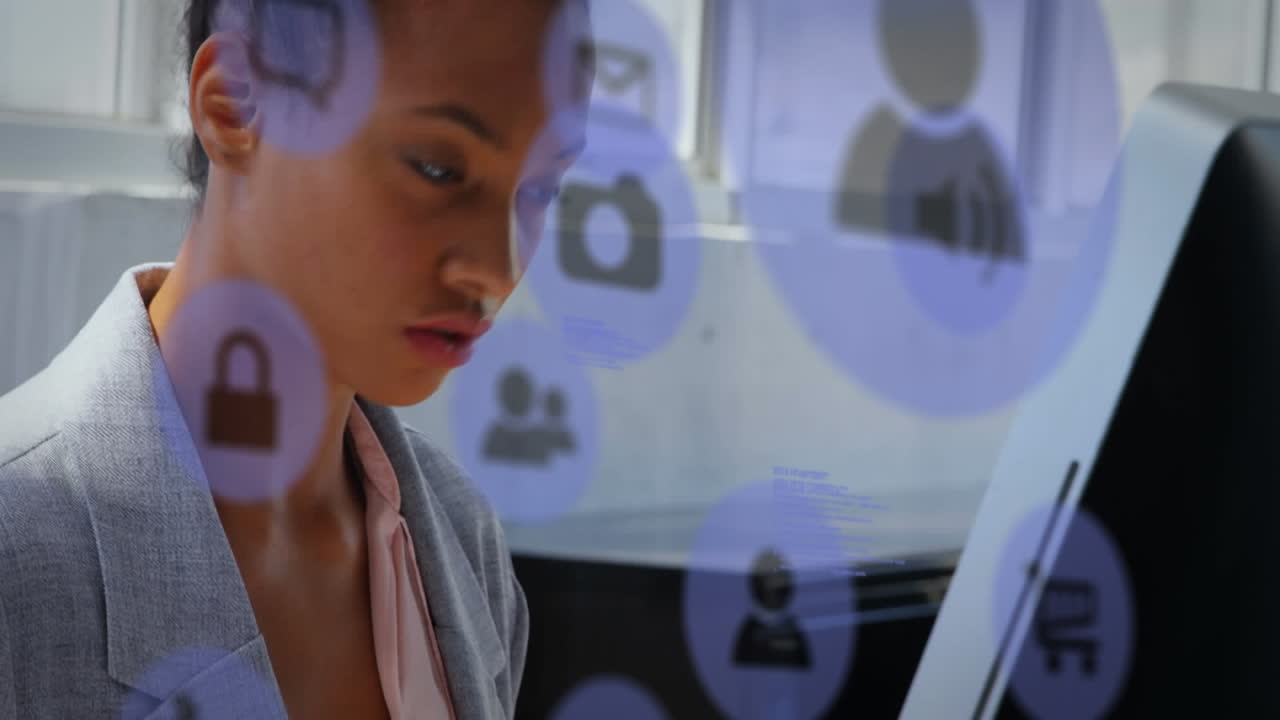 animación de una red de iconos digitales sobre una mujer de negocios utilizando una computadora