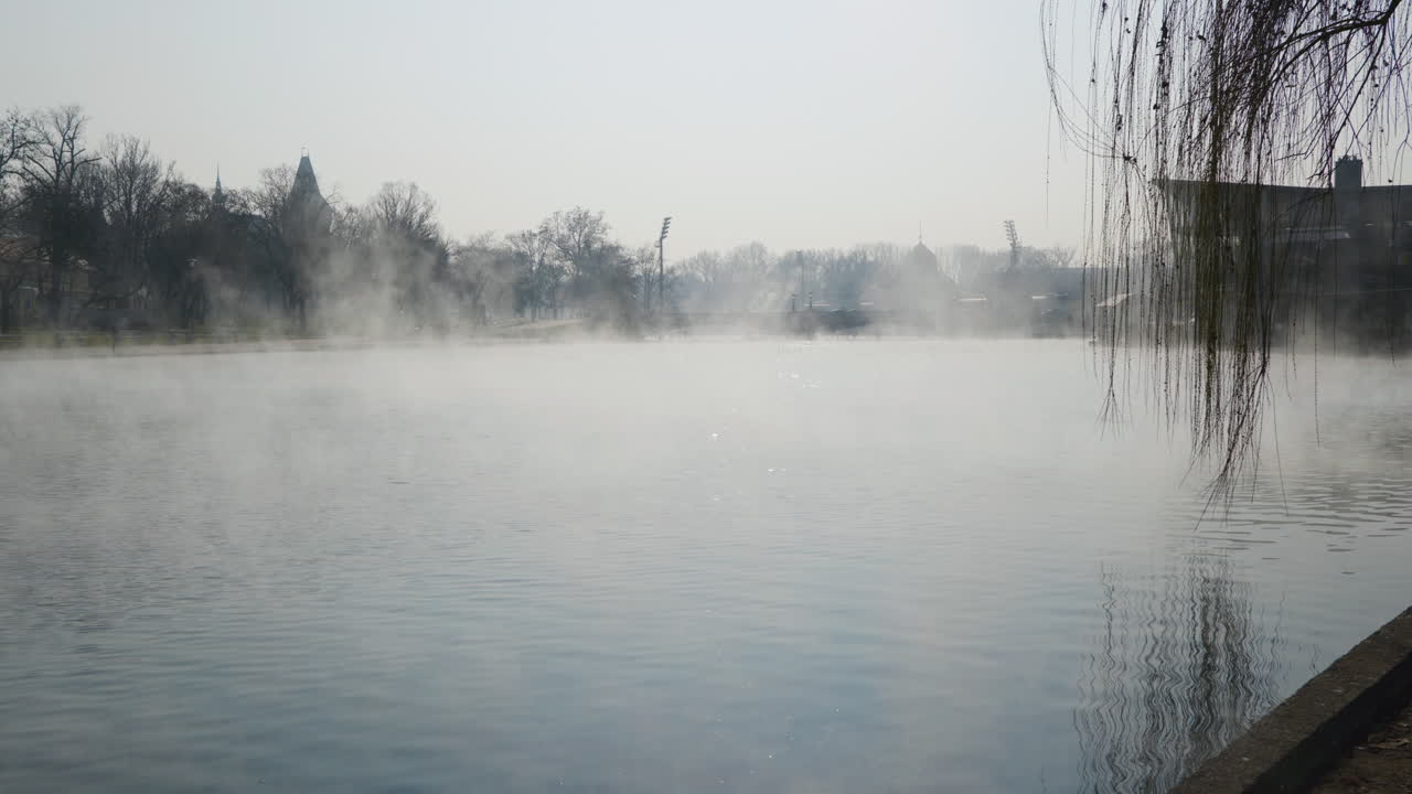 lago termal en el parque de la ciudad de budapest hungría
