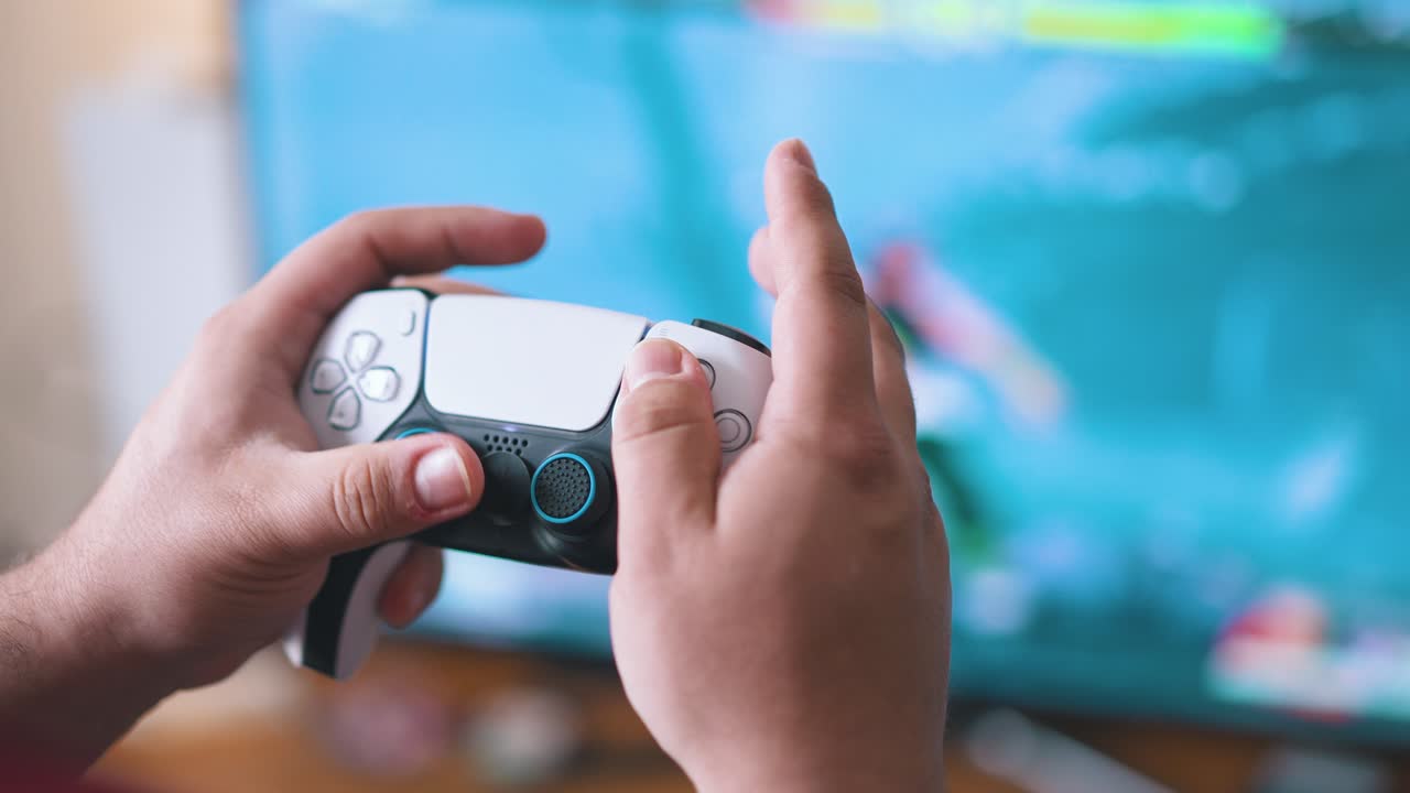 snabba händer spelar ett slagsmål videospel närbild