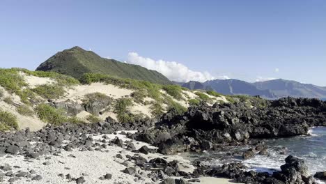 A-scenic-view-of-the-dunes-and-rocky-shoreline-on-the-coast-of-Oahu,-Hawaii