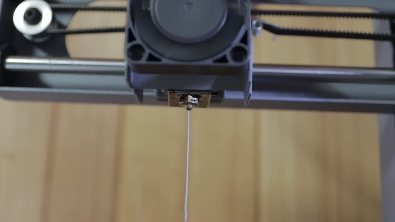 프린터에서 핫 엔드 및 압출 기능을 테스트하여 의도한 대로 작동하는지 확인