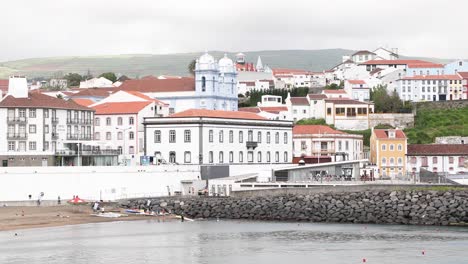 Monumentos-Arquitectónicos-Y-Estructuras-En-La-Bahía-De-Angra-Do-Heroísmo,-Archipiélago-Portugués-De-Las-Azores