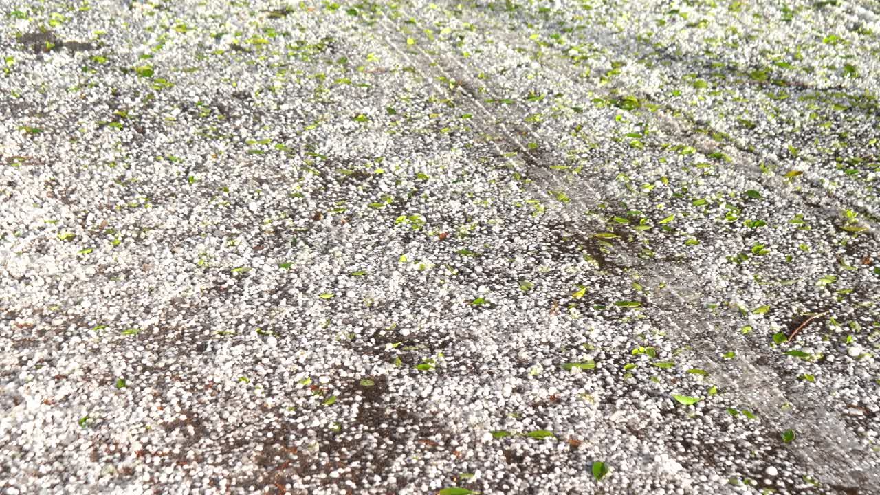 이집트 도시 허르가다는 우박 폭풍 이후