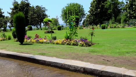 Fountain-of-Nishant-Garden-located-in-Srinagar,-India