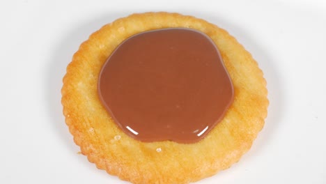 round crackers with chocolate