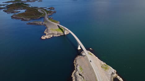 Imágenes-Aéreas-De-La-Carretera-Del-Océano-Atlántico-Noruega