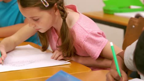 Children-drawing-at-school