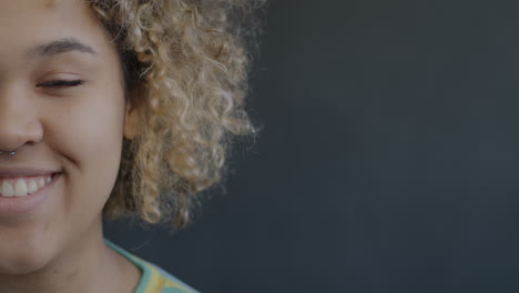 retrato de una mujer sonriente