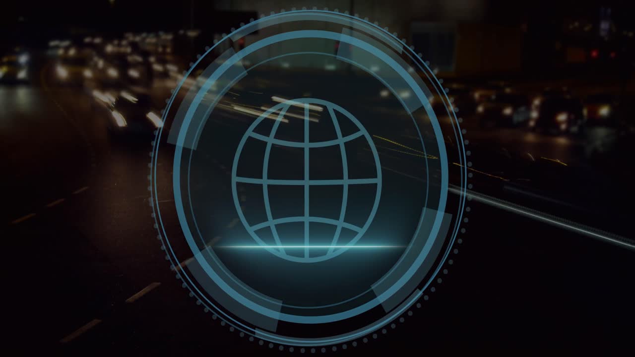 animación del banner de texto de seguridad cibernética y el icono del globo web contra el lapso de tiempo del tráfico nocturno de la ciudad